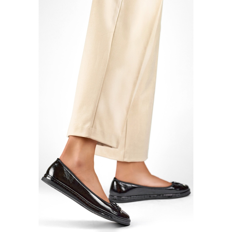 Női balerinacipő masnival GD-XR392-B feketére lakkozott fekete 1