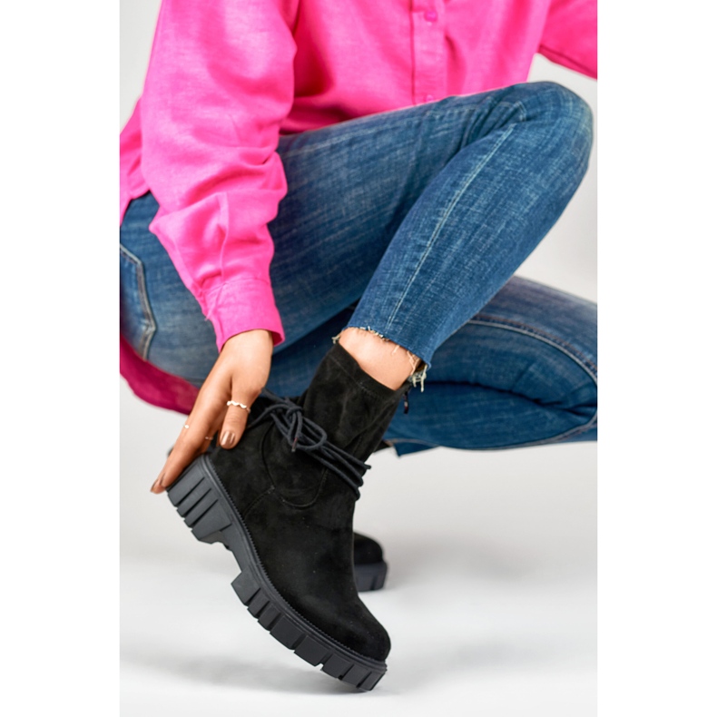 DE1127S-B modell fekete velúr csizma 1