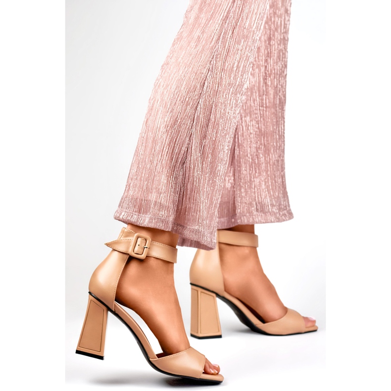 Női szandál X8195NU bézs 1