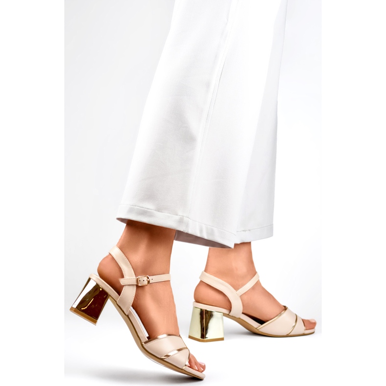 Szandál GD-FL1133BE modell bézs 1