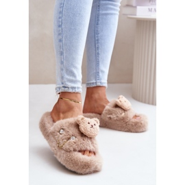 Bézs Innalise női szőrme papucs mackóval és díszítő elemekkel 2