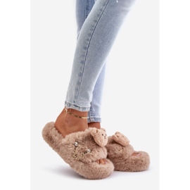 Bézs Innalise női szőrme papucs mackóval és díszítő elemekkel 1