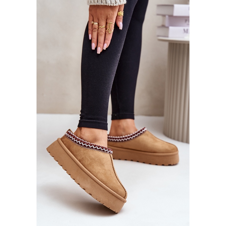 Alacsony női hócsizma hímzéssel a Camel Narirya platformon barna 2