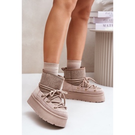 Bézs Mavora hócsizma fűzővel az emelvényen 2