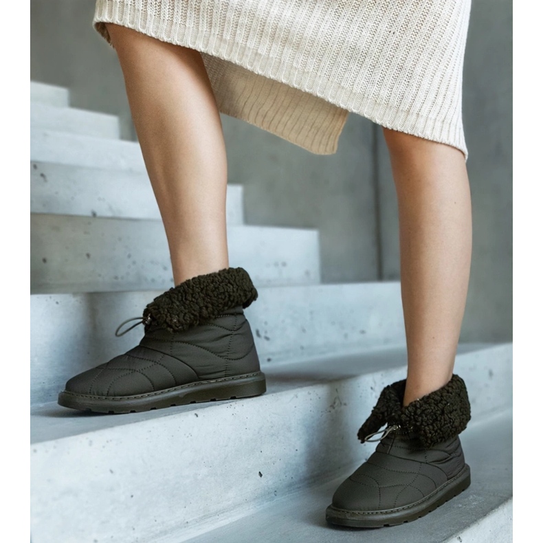 Zöld hőszigetelt hócsizma Caellita mandzsettával fekete 1 Zöld hőszigetelt hócsizma Caellita mandzsettával fekete 1