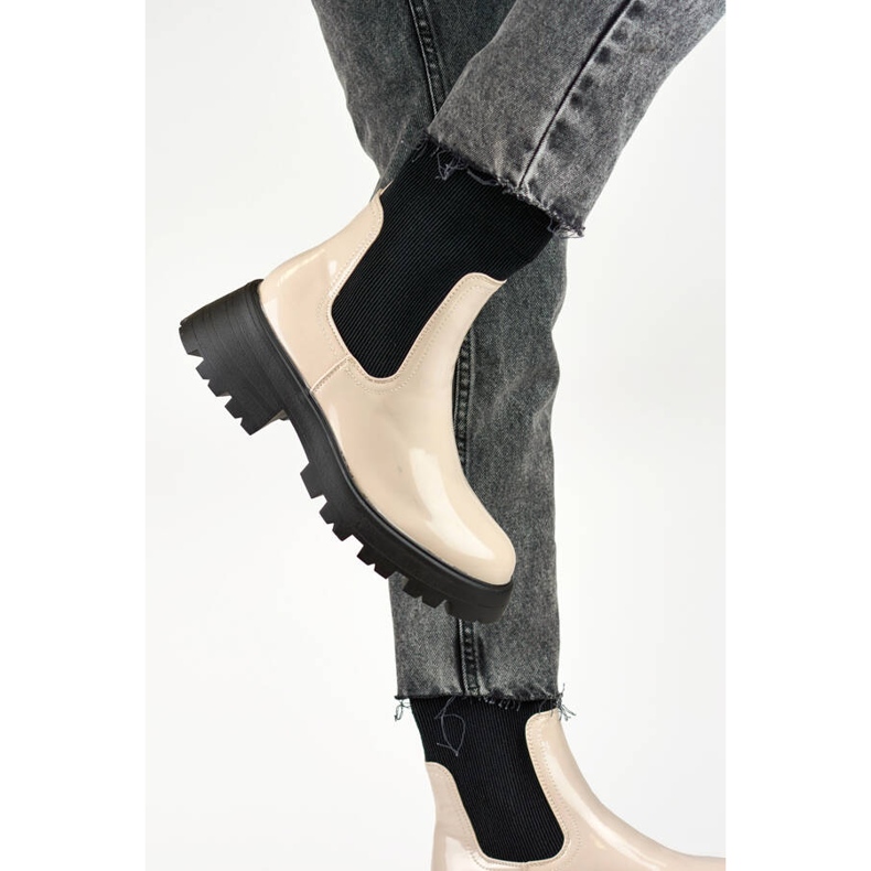 Női lakkozott bokacsizma elasztikus felsőrésszel, bézs DES925M-BE 1