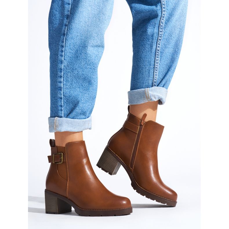 Barna színű női bokacsizma 1