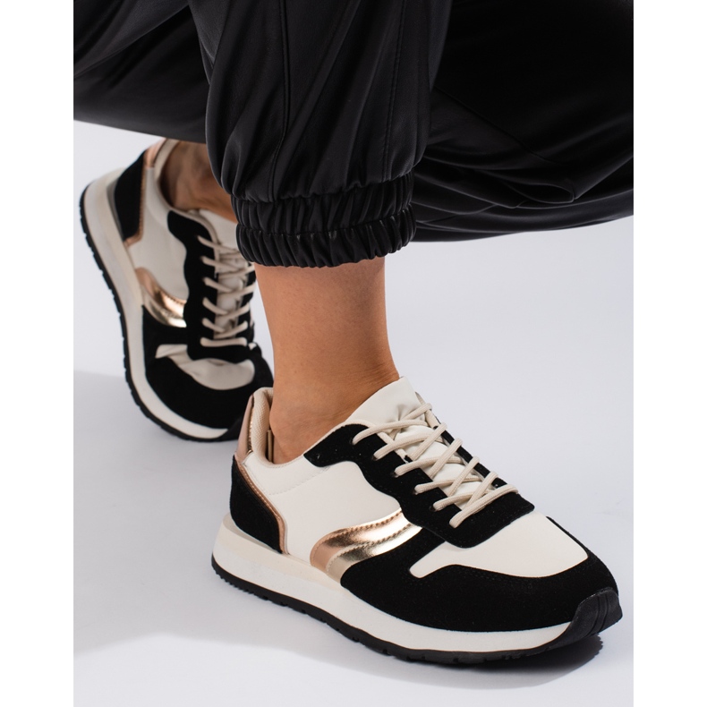 Női fekete sportcipő 2