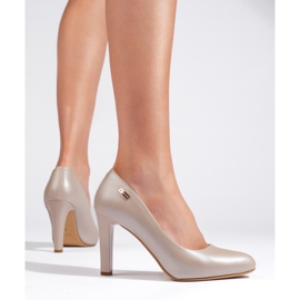 Klasszikus világos bézs magas sarkú pumpák a Sergio Leone-tól 1