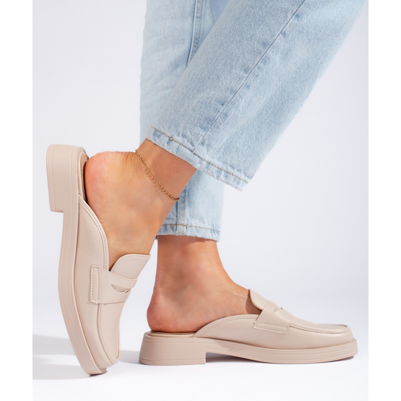 Bézs színű zárt női papucs 1