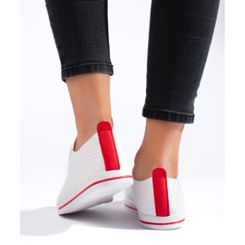 Fehér női tornacipő piros fűzővel 1 Fehér női tornacipő piros fűzővel 1