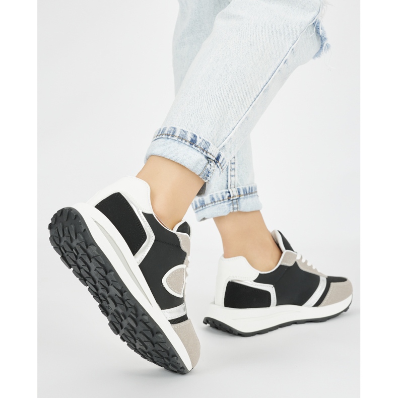 Fekete és bézs színű női sportcipő 1