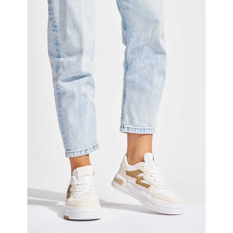 Fehér és bézs platformú tornacipő 2