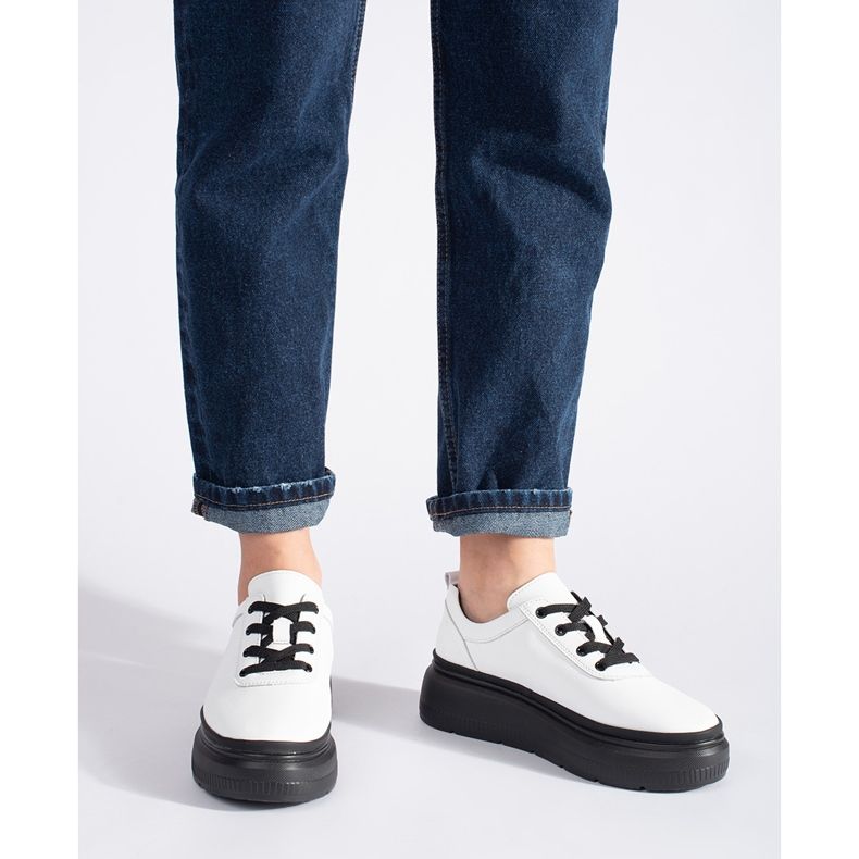 Fehér bőr cipő fekete platformon 2