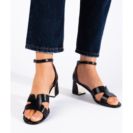 Fekete alacsony sarkú szandál 1