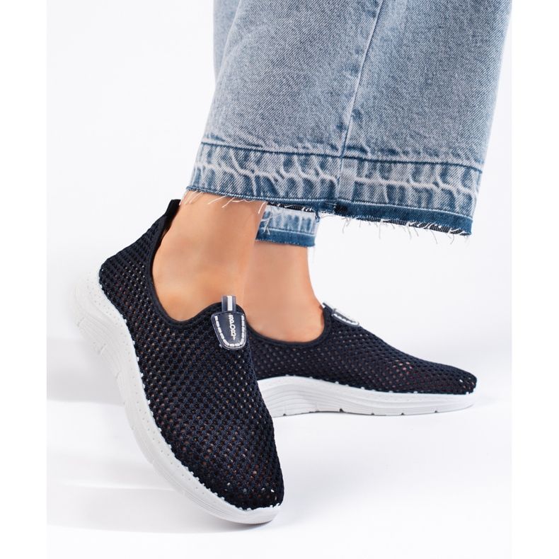 Áttört bebújós sötétkék sportcipő 1