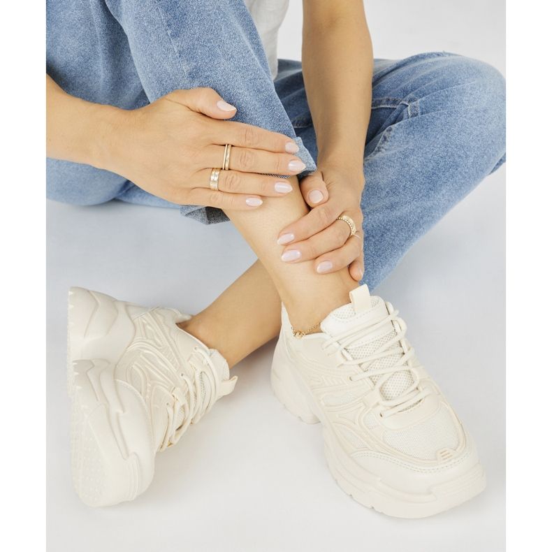 Krémszínű tornacipő vastag talppal bézs 1 Krémszínű tornacipő vastag talppal bézs 1