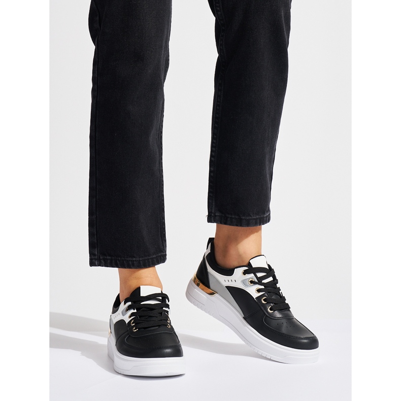 Fekete platformos sportcipő 2