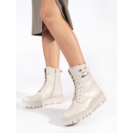 Seastar Bézs színű fűzős csizma az emelvényen 1