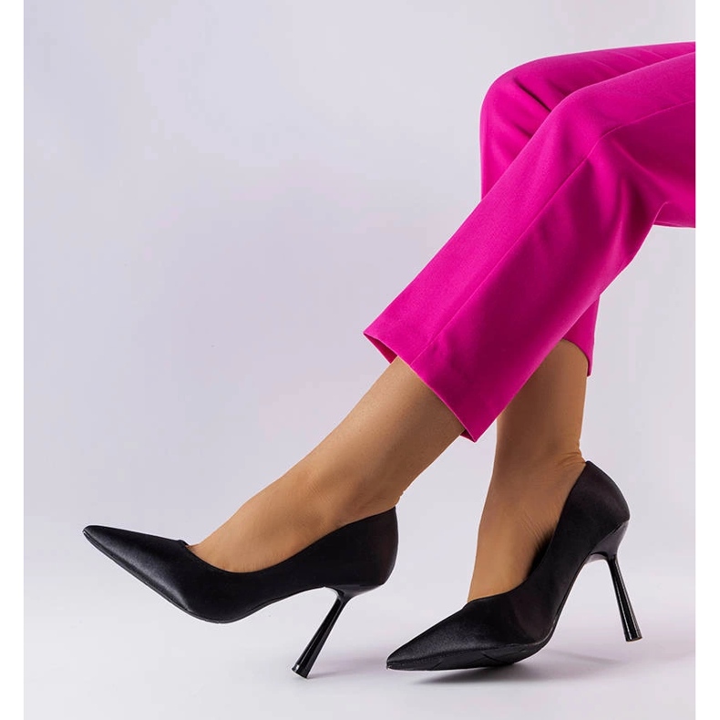 Vinceza Fekete tűk szatén bevonattal a Vincez-től 2