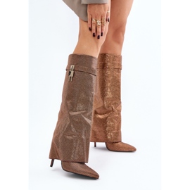 Díszített, felcsúsztatható magassarkú csizma felcsavart szárral, barna Enathlinnel 2 Díszített, felcsúsztatható magassarkú csizma felcsavart szárral, barna Enathlinnel 2