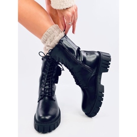 Dolgozók egy Maruna Black pénztárcával fekete 1