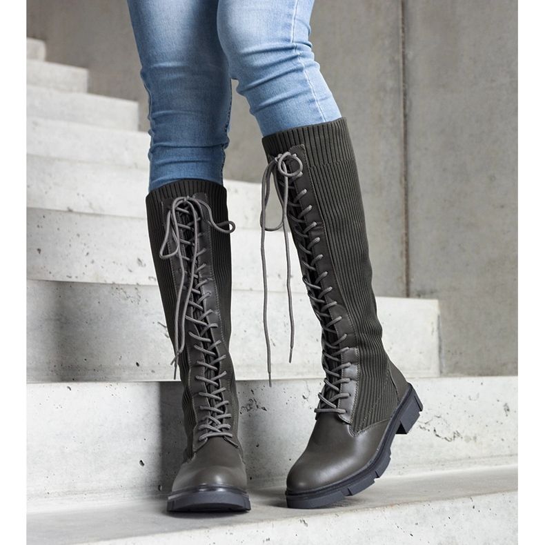 Zöld bebújós csizma elasztikus felsőrésszel a Veradi-tól 1