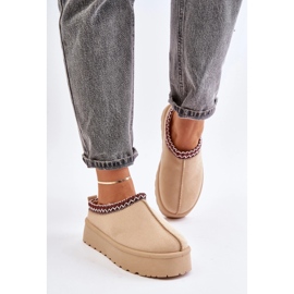 Hímzéssel ellátott, alacsony hós női csizma a világos bézs színű Narirya platformon 2