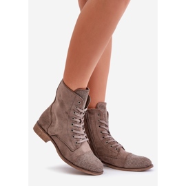 Díszített lapos sarkú csizma Eco Suede melegbarna Ellieo 1