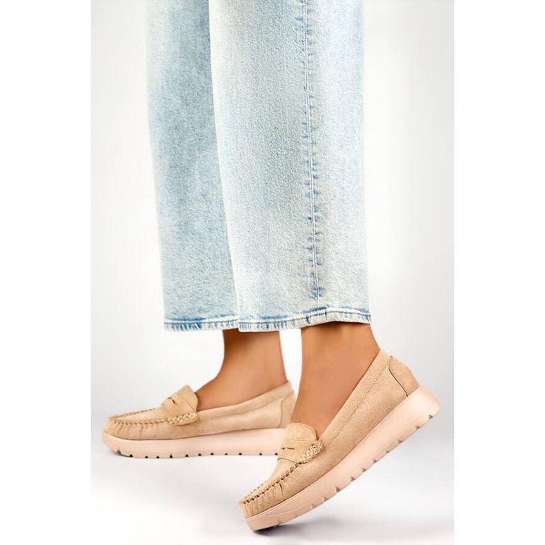 Női mokaszin vastag talppal, bézs velúr 24-21338BE 2