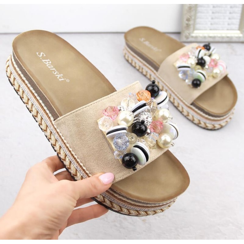 S.Barski W OLI260 bézs platformú papucs gyöngyökkel 1