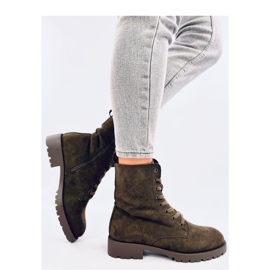 Zöld fűzős munkások 1