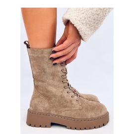 Centro Khakisuede fűzős csizma csokornyakkendővel - Inello bézs 1 Centro Khakisuede fűzős csizma csokornyakkendővel - Inello bézs 1