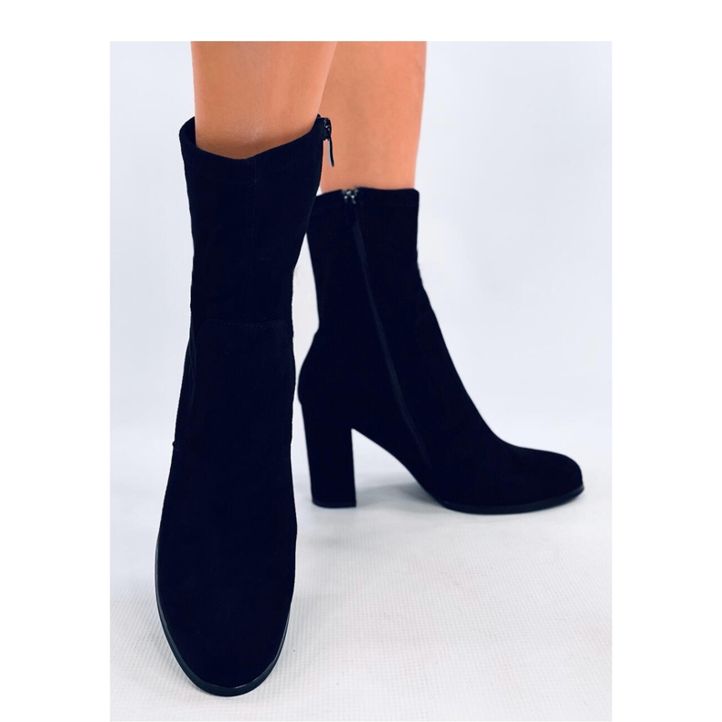 Poulter Fekete velúr bokacsizma - Inello 2