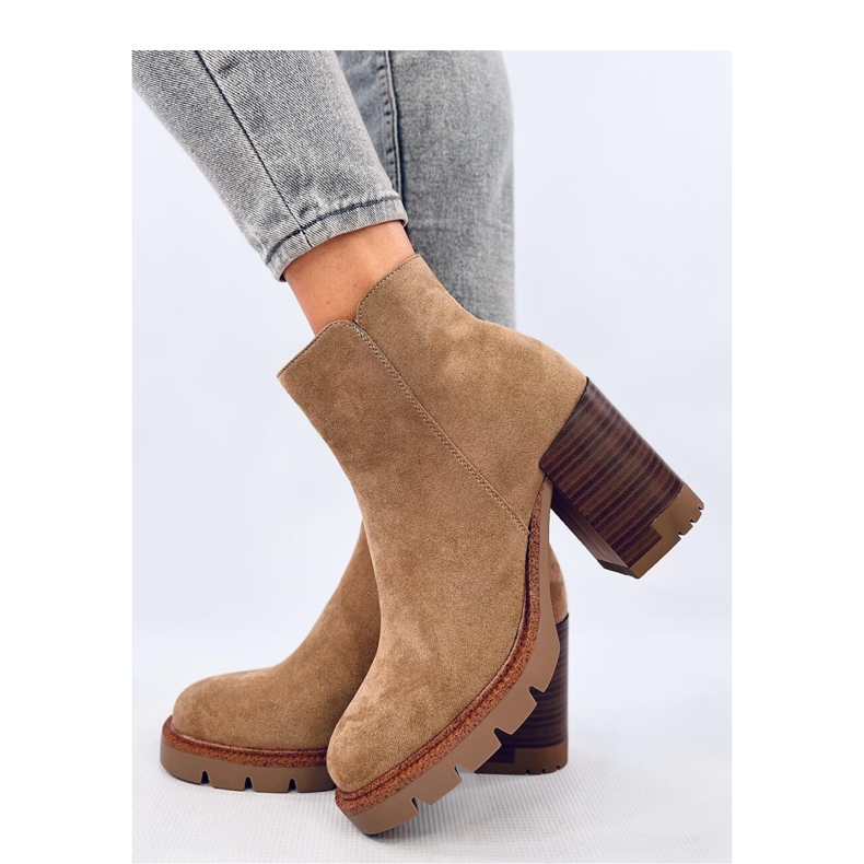 Magas sarkú bokacsizma protektorral bézs 1