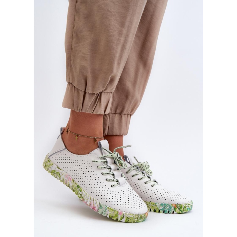 Cipő Modell 24PB32-6902 Fehér 1