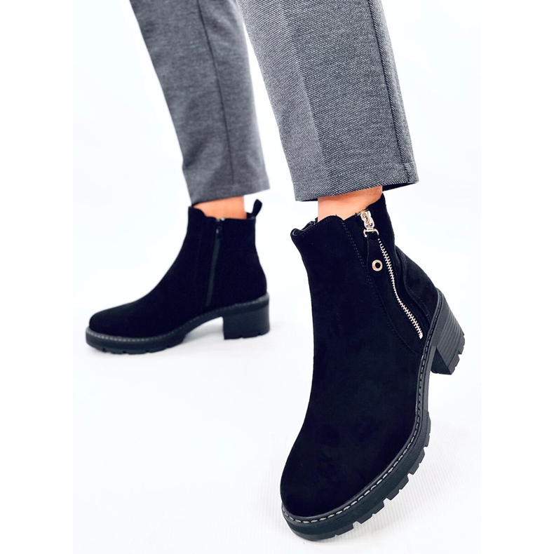 Linea Fekete védőcsizma 2