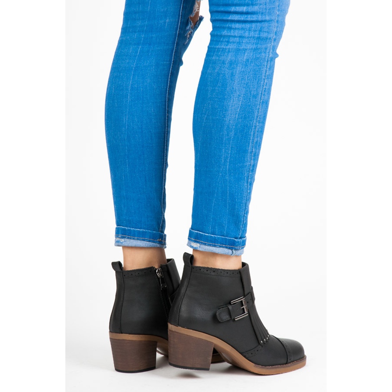 Kylie Fekete rojtos csizma 1