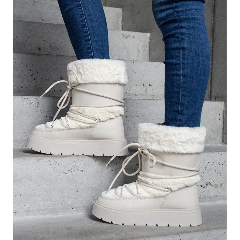 Világos bézs színű hőszigetelt női felbújós hócsizma szőrmével díszítve 1