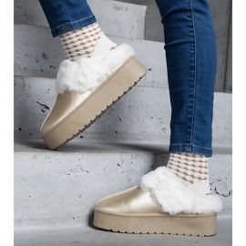 Szőrmével díszített arany platformpapucs, a saroknál gumiszalaggal aranysárga 1