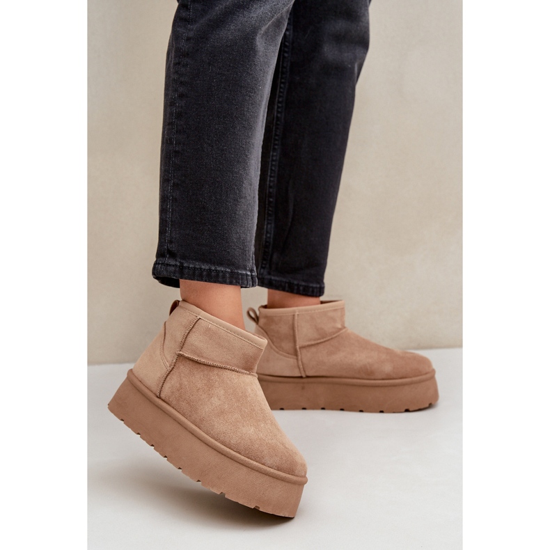 Női hőszigetelt hócsizma az emelvényen, sötét bézs 2