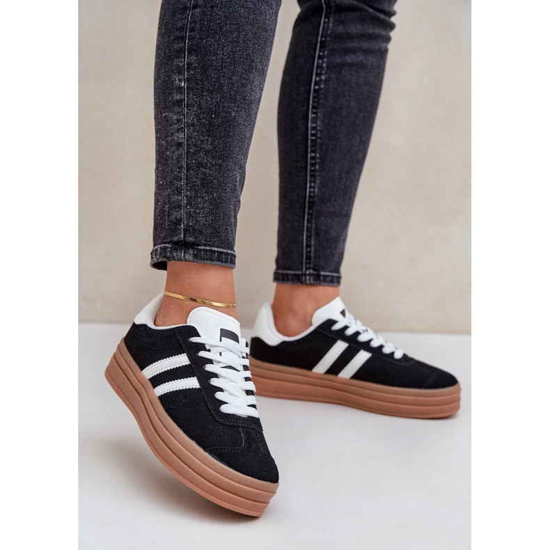 Női sportcipő a platformon, fekete 2