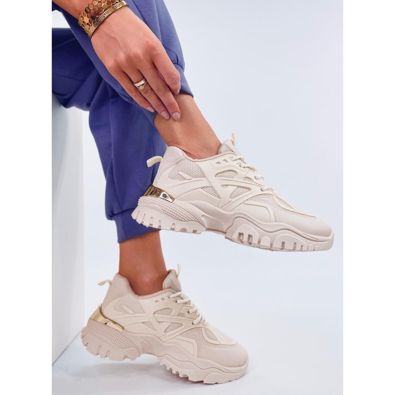 Bézs színű női sportcipő 1