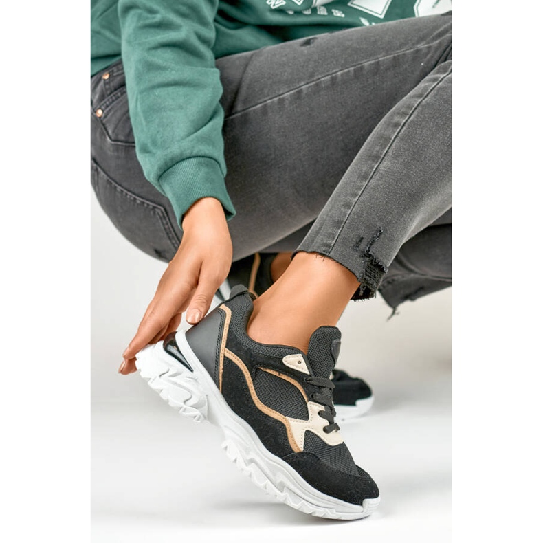 Női tornacipő vastag talppal, fekete 9062-B 2