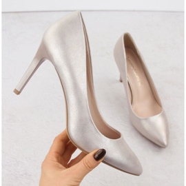 Sergio Leone 1339 bézs velúr szivattyúk 1