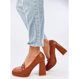 Női magas sarkú cipő barna díszítéssel 1