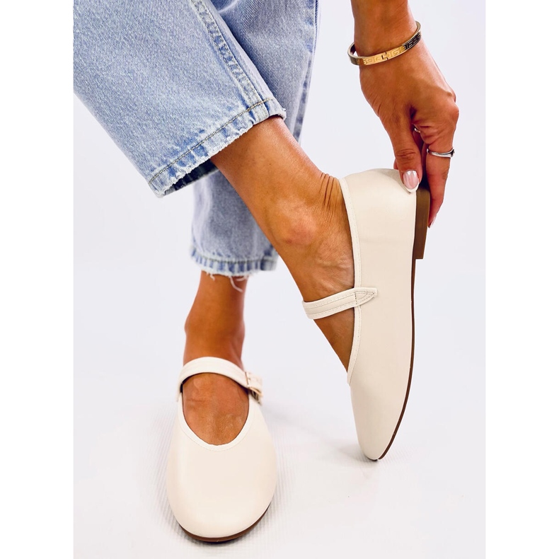 Női balerinacipő bézs színű pánttal 1