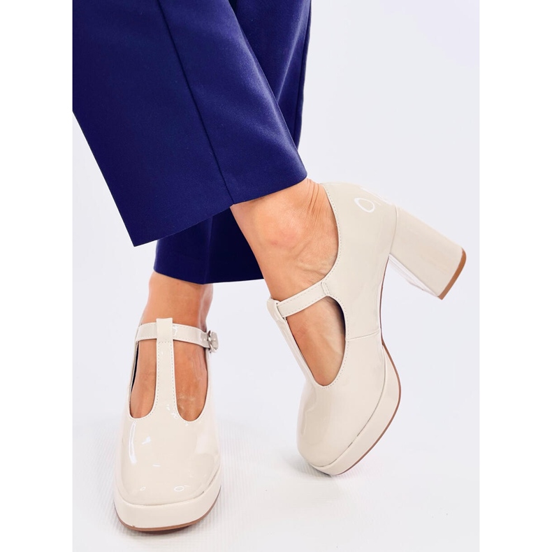 Bézs lakkozott platformszivattyúk 1