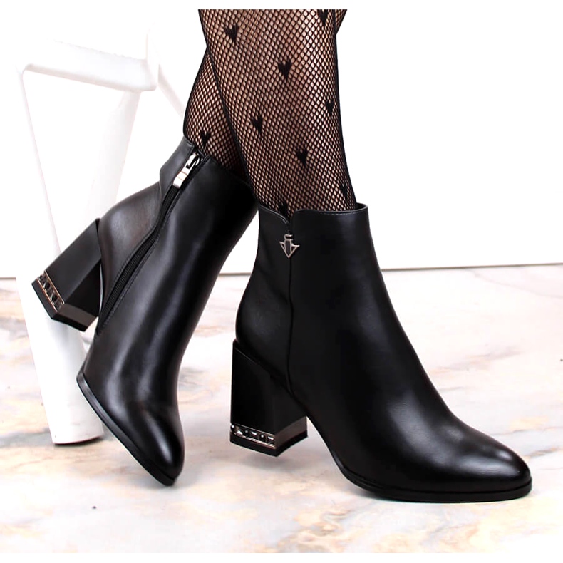 Női fekete szigetelt csizma a Filippo DBT4842/23 BK -val 3