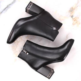 Női fekete szigetelt csizma a Filippo DBT4842/23 BK -val 2